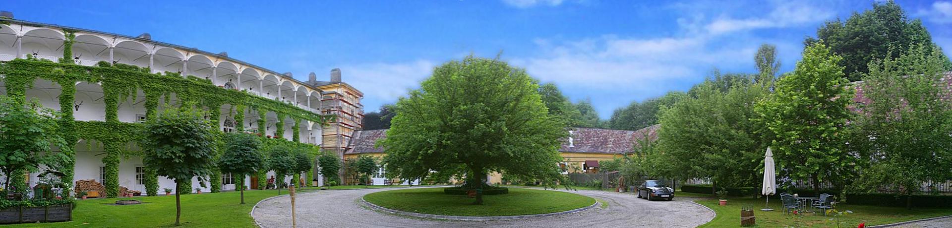 https://www.schloss-aschach.com/images/stories/com_form2content/p2/f3/panorama.jpg